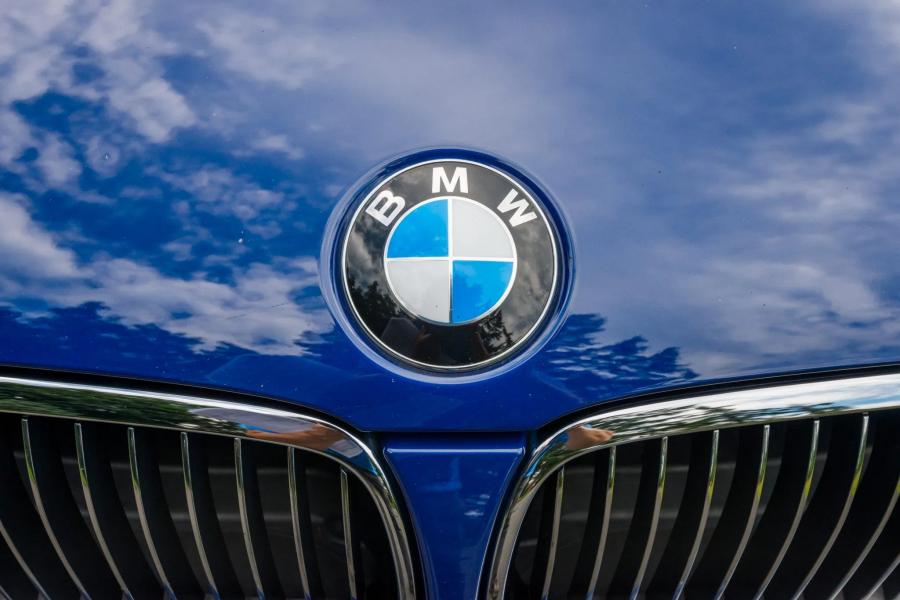 Логотип BMW M3 Coupe (E92) 2009 года  (фото 11 из 69)